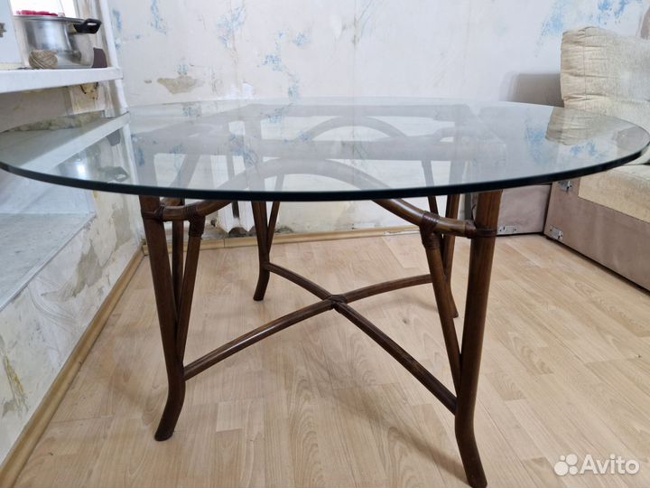 Стол стеклянный круглый и 3 стула