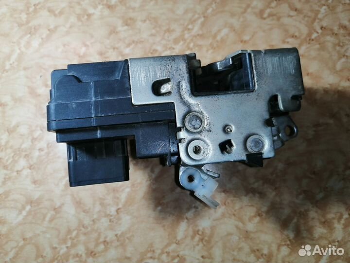 Замок передней правой двери пежо партнёр м59