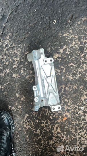 Крепление тнвд Isuzu Giga 6wf1/6wg1