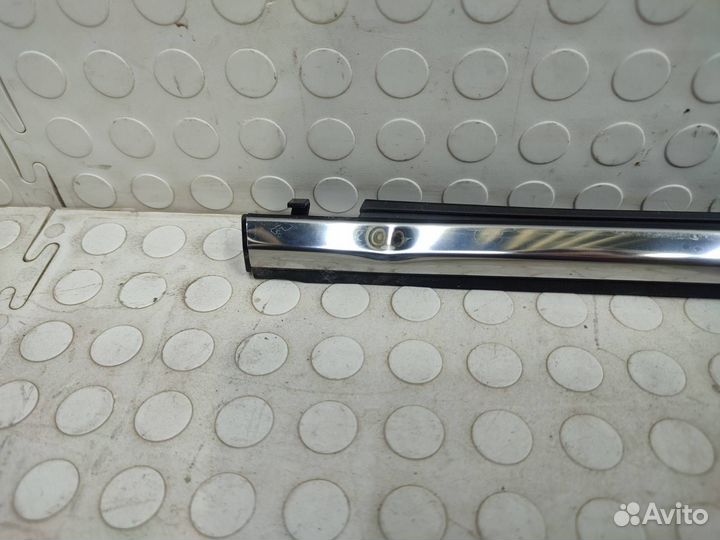 Молдинг стекла двери передний правый Lexus Rx 4