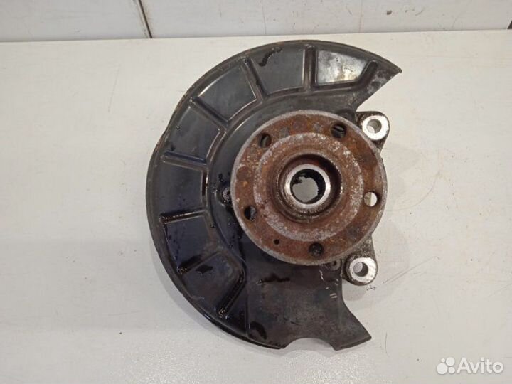 Кулак поворотный передний правый Volkswagen Passat