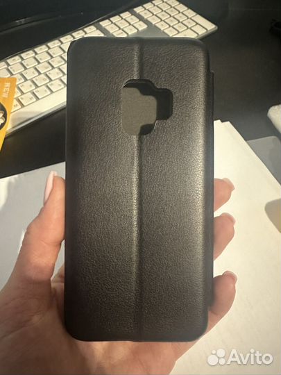 Два новых чехла книжка для Samsung Galaxy S9