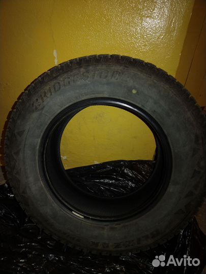 Bridgestone Blizzak Spike-01 205/70 R15