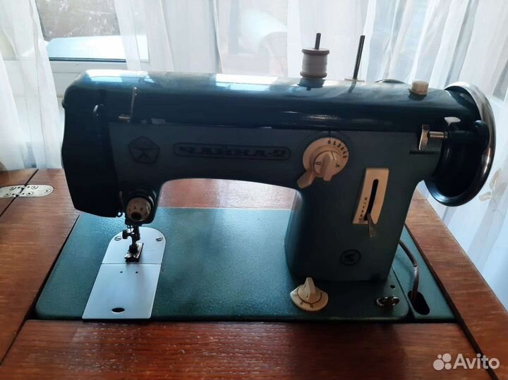 Швейная машина Чайка 2