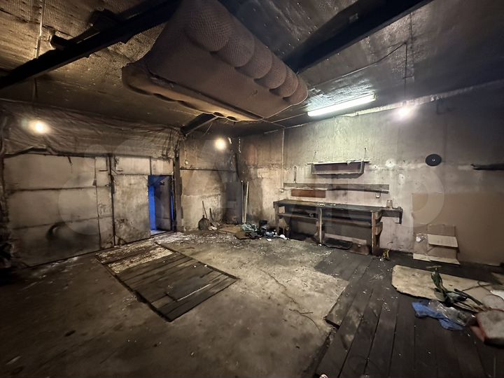 Гараж, > 30 м²