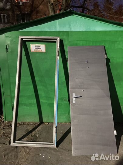 Дверь входная металлическая б/у