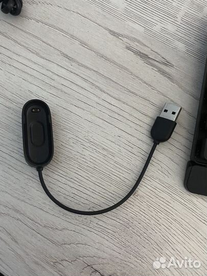 Зарядка для mi band 4