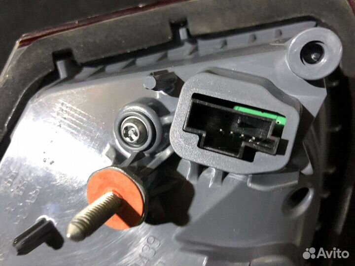 Фонарь правый багажника мерседес 205 купе