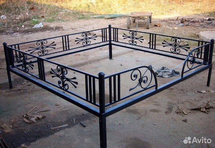 Кованые ритуальные ограды с монтажом