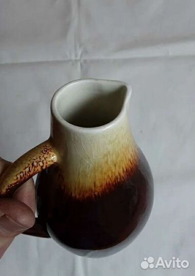 Кувшин со стопками