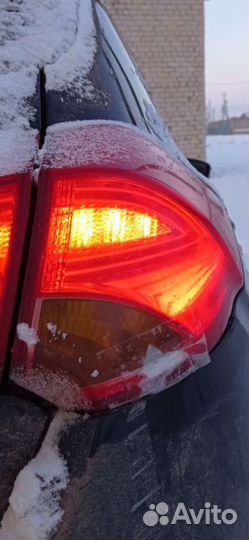 Фара задняя правая внешняя в крыло