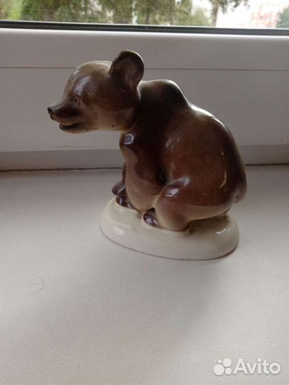 Медведь гималайский фигурка фарфор