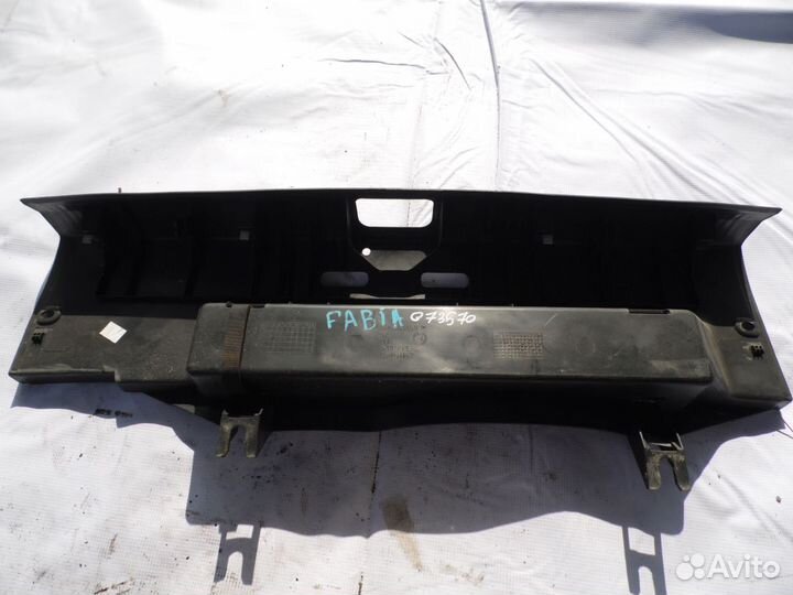 Обшивка багажника Skoda Fabia 2007-2015