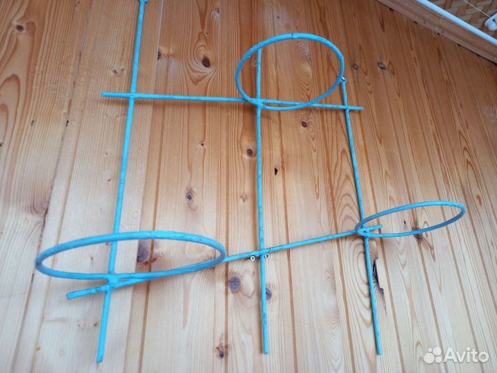 Полочки на стену,2шт,б.у.металл на 3цветка