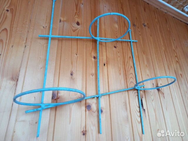 Полочки на стену,2шт,б.у.металл на 3цветка