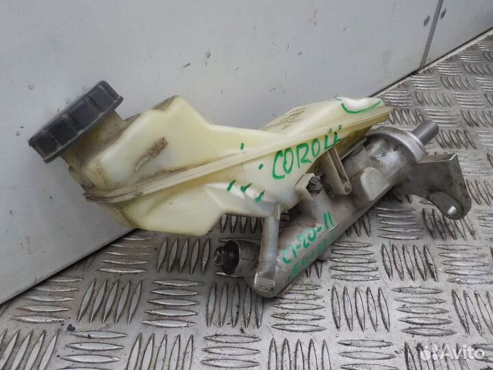 Цилиндр тормозной главный Toyota Corolla IX 2003-2