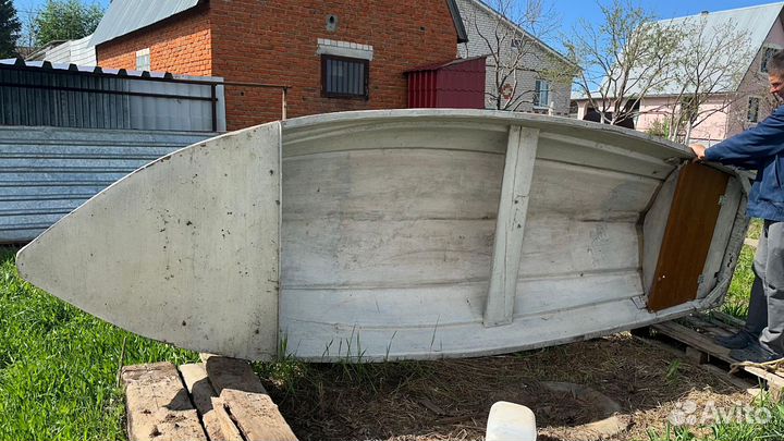 Лодка пластиковая