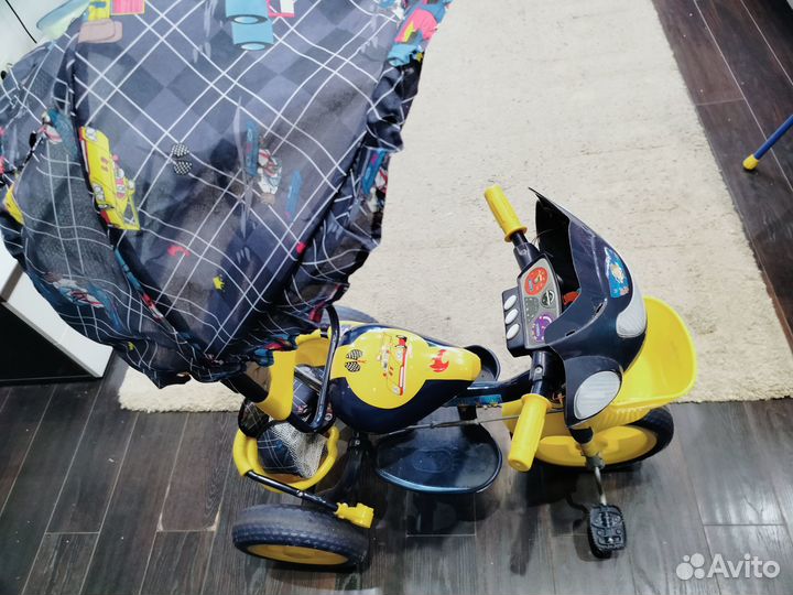 Трехколесный велосипед с ручкой Capella