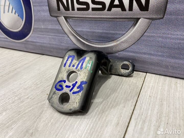 Петля двери Nissan almera G15 Лев