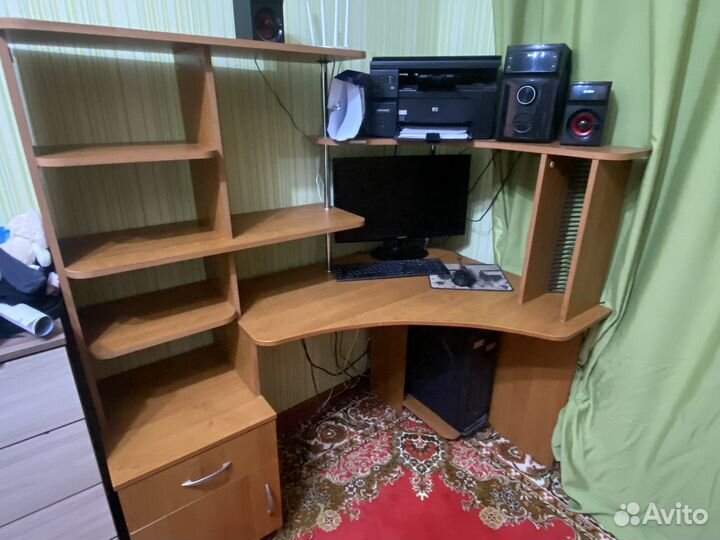 Компьютерный стол