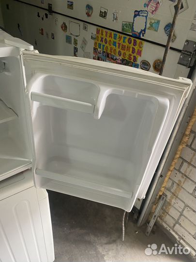 Холодильник Маленький 50/50 с морозилкой