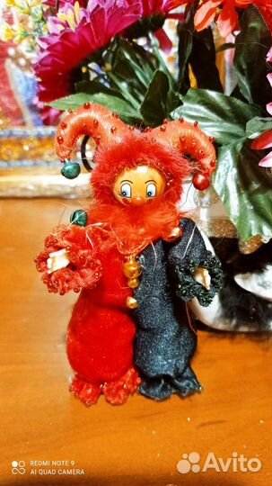 Куколки -бабочки и клоун