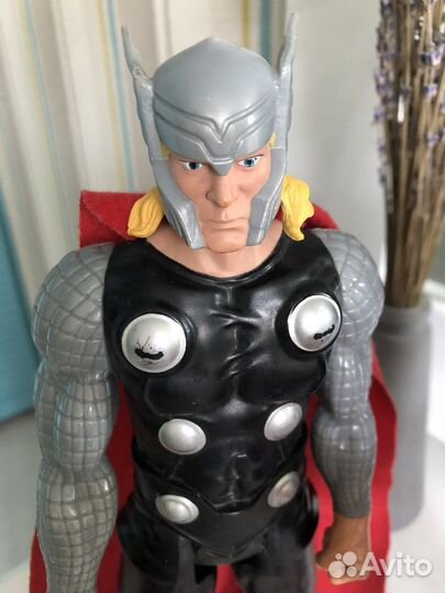 Фигурки Тор и Капитан Америка