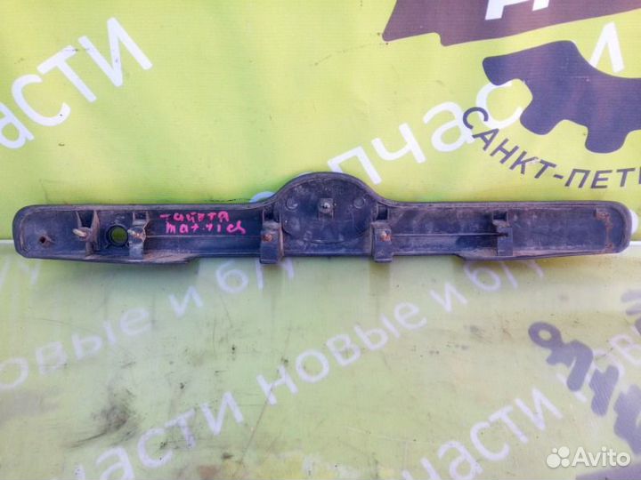 Накладка двери багажника Toyota Matrix 1.8 2ZZ