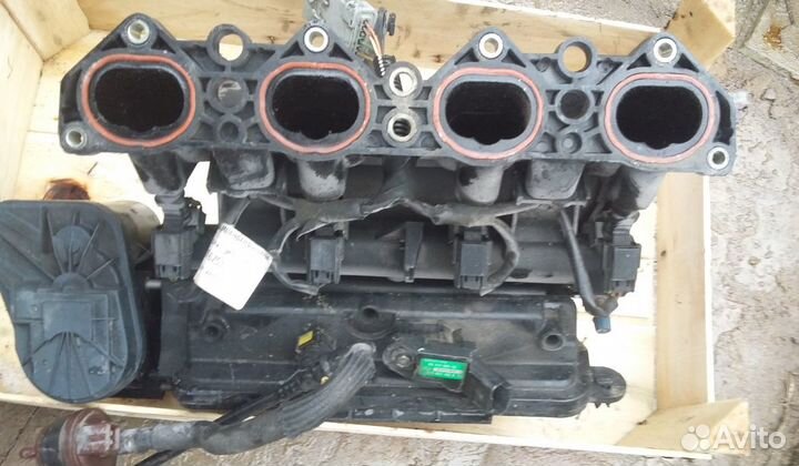 Коллектор впускной 1.6 Peugeot Пежо 307 Citroen