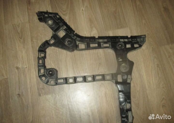 Кронштейн бампера Фольксваген Пассат 3G5807355