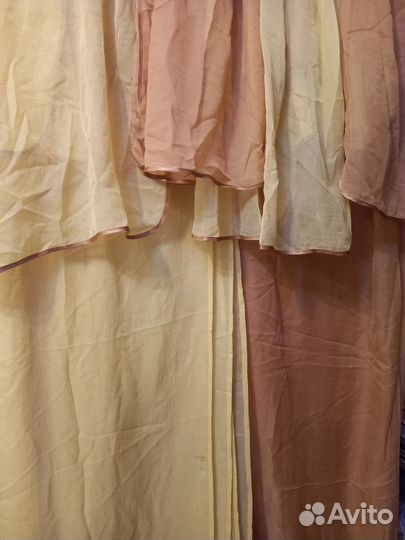 Шторы желто- коричневые с ламбрикеном и лентой для