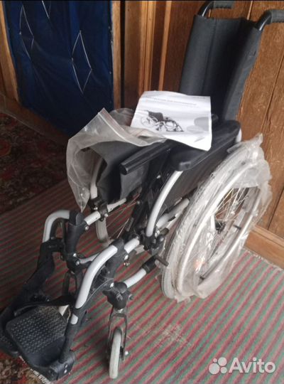 Кресло-коляска для инвалидов с ручным приводом