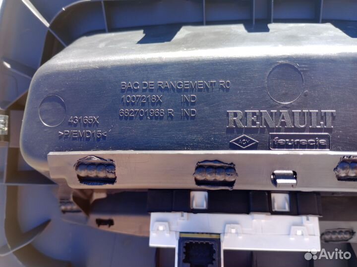 Накладка торпеды Рено Меган 3 / Флюенс