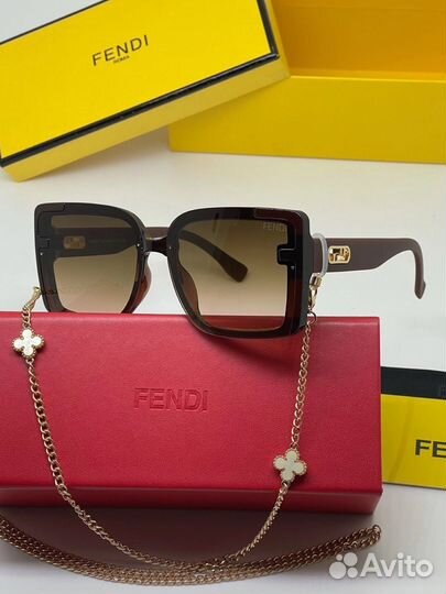 Солнцезащитные очки fendi