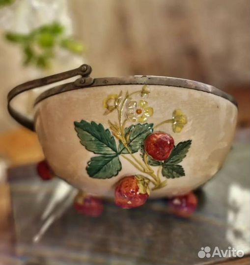 Musterschutz Клубника Ваза с ручкой майолика