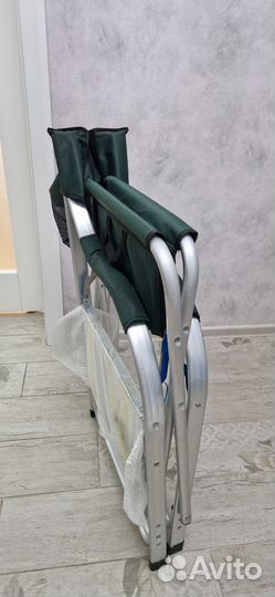 Складное кресло со столиком. Зеленое