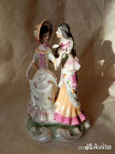 Статуэтка фарфор