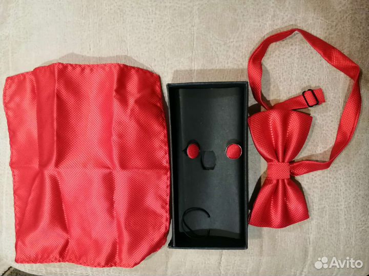 Галстук бабочка, запонки, платочек