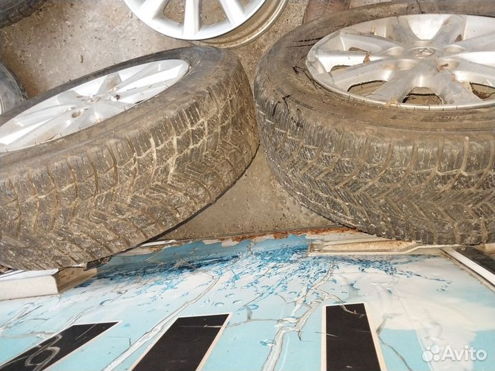 Продам комплект дисков с резиной на таёту камри