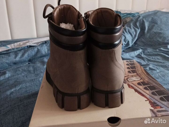 Ботинки женские 38 размера новые