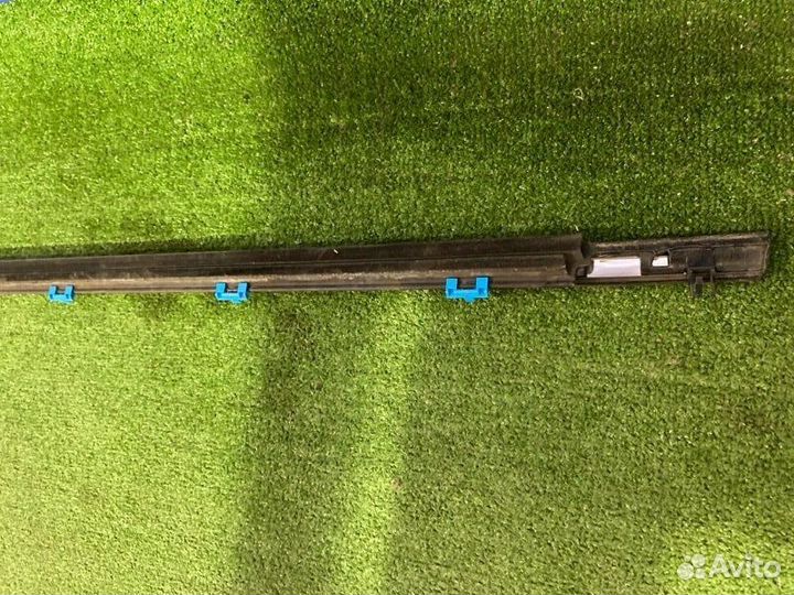 Молдинг двери передний правый Mazda Atenza GH L5VE