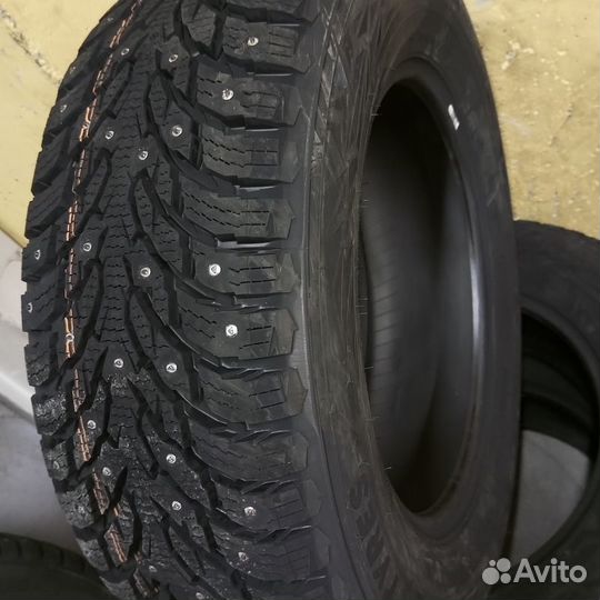 Ikon Tyres Autograph Ice 9 SUV 215/65 R16 102