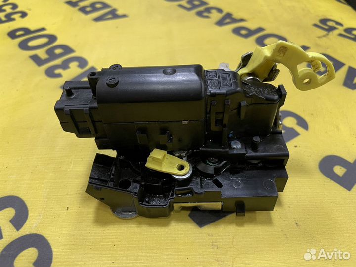 Замок задний левый Renault Duster