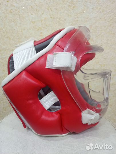 Шлем, перчатки, защита голени для единоборств