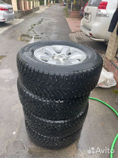 Зимняя шипованная резина на дисках 265/65/R17