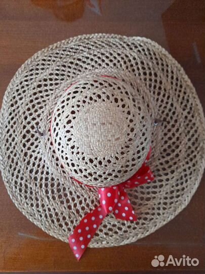 Шляпа женская соломенная, смотрится шикарно