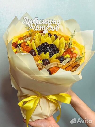 Букет из орехов и сухофруктов