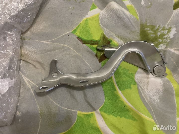 Петля капота левая и правая