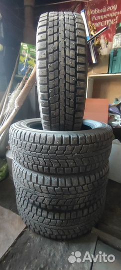 Dunlop SP Winter Ice 01 215/60 R17