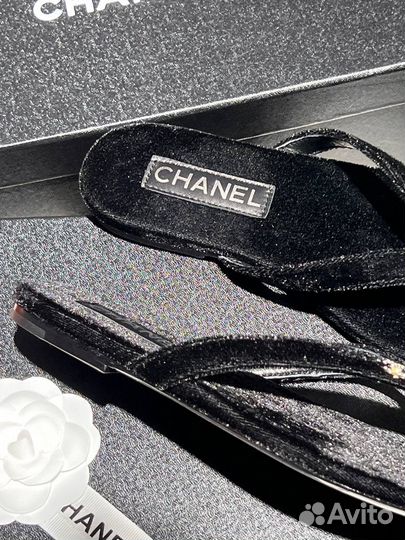 Черные бархатные тапки Chanel